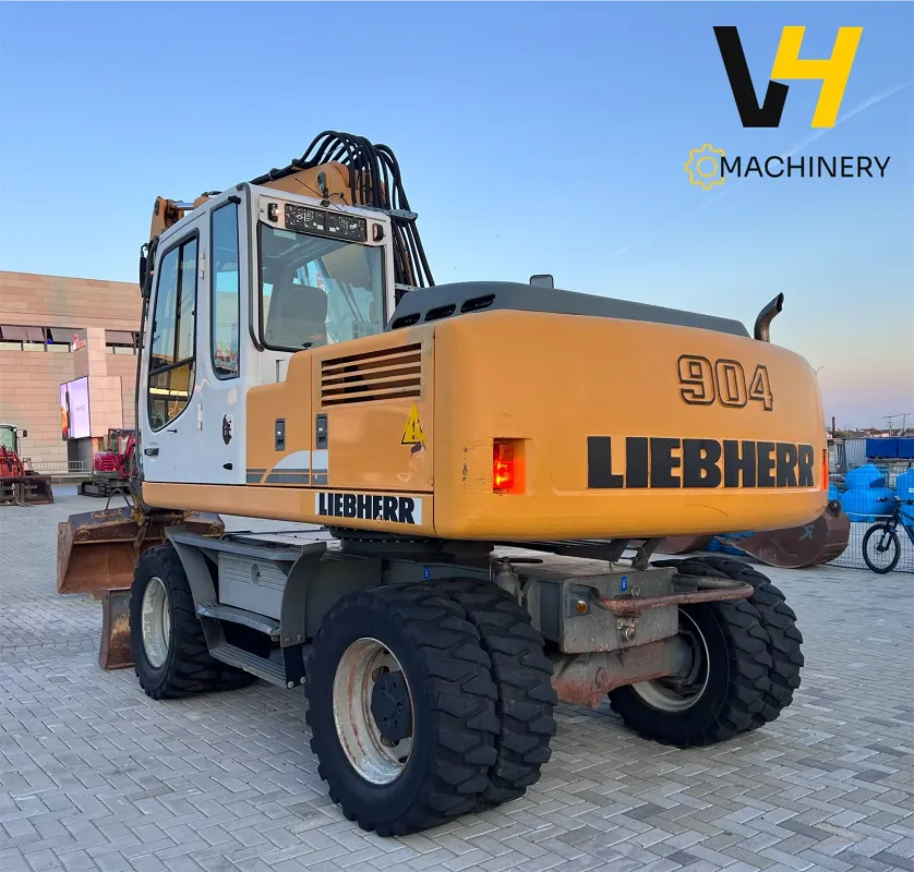 LIEBHERR - A 904 C