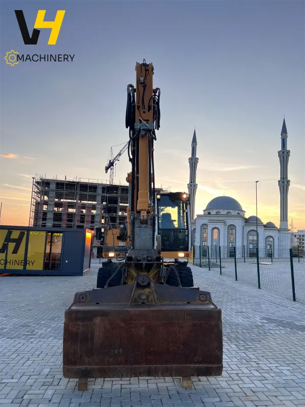 LIEBHERR - A 904 C - 2