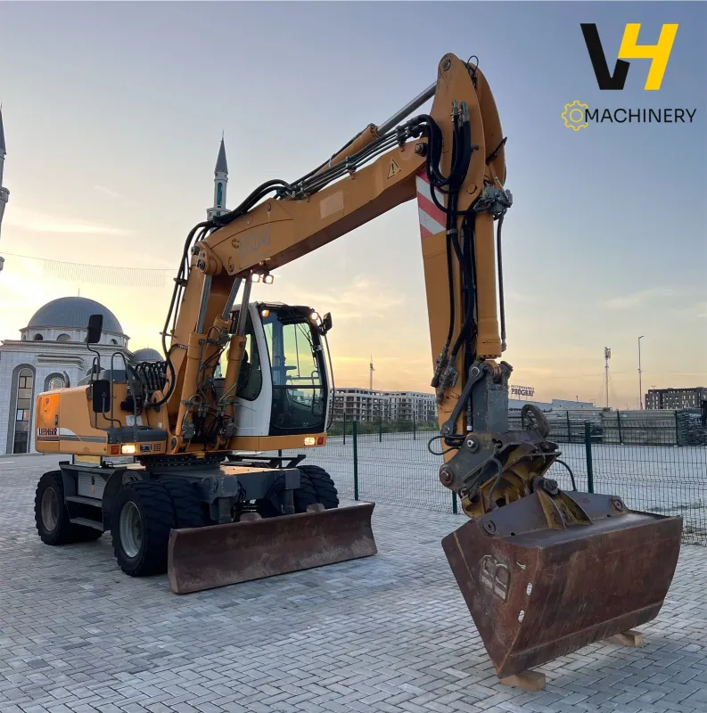 LIEBHERR - A 904 C - 3
