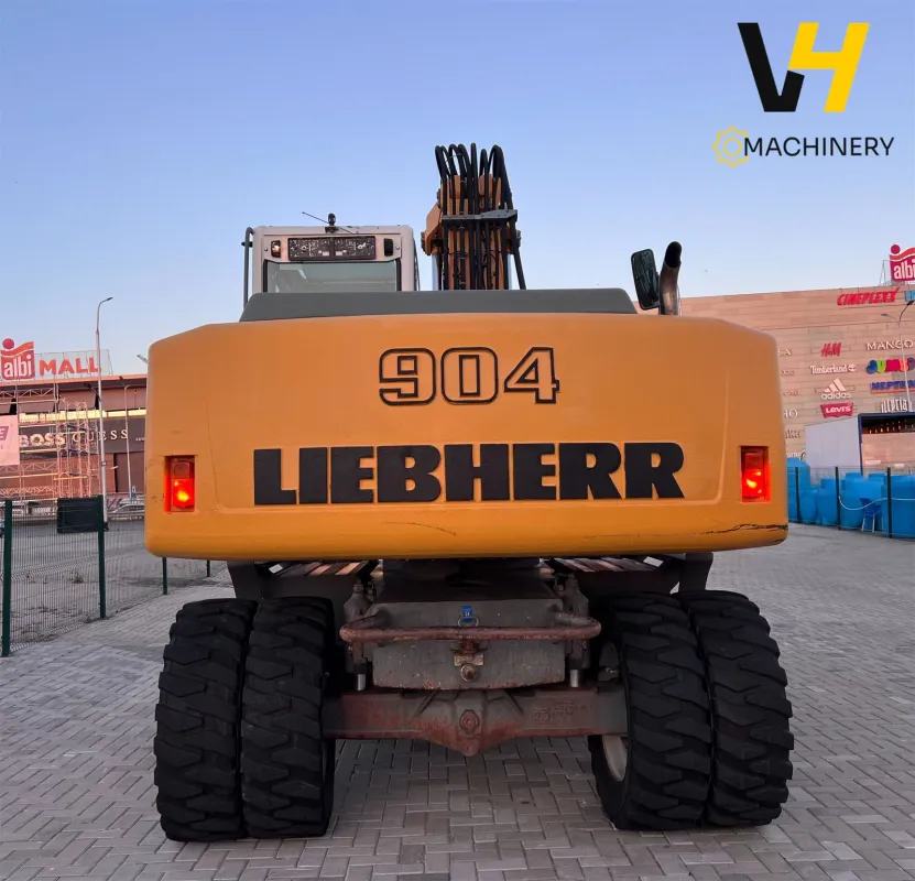 LIEBHERR - A 904 C - 4
