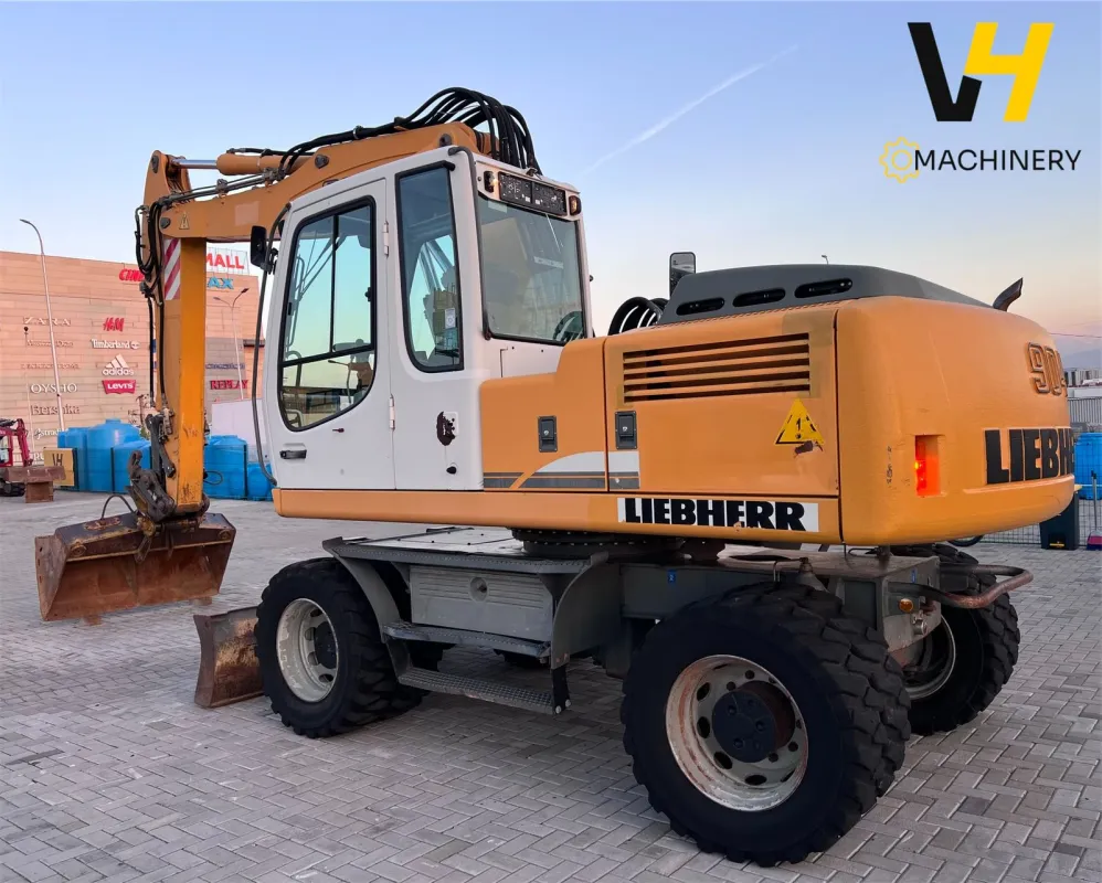 LIEBHERR - A 904 C - 5