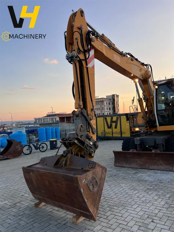 LIEBHERR - A 904 C - 6
