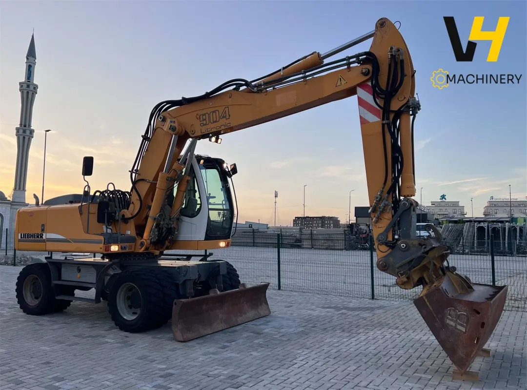 LIEBHERR - A 904 C - 9