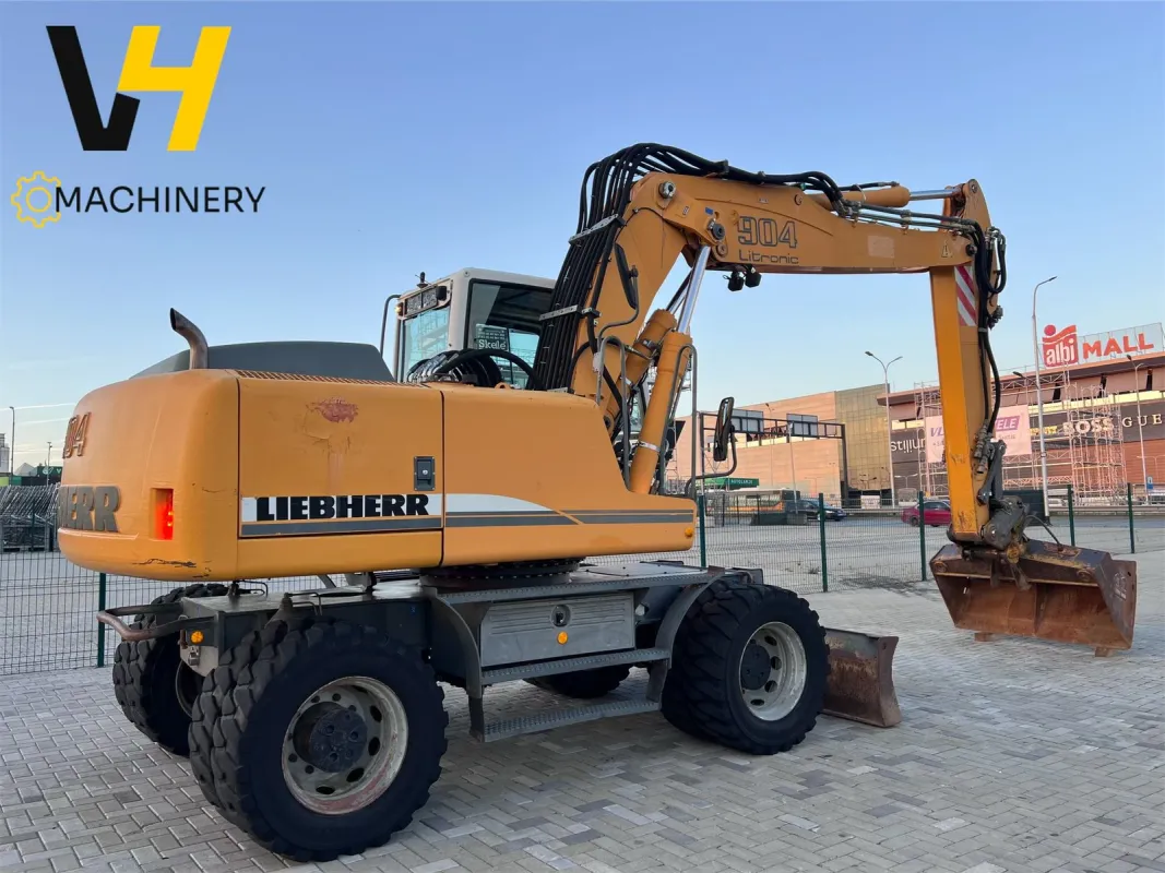 LIEBHERR - A 904 C - 10
