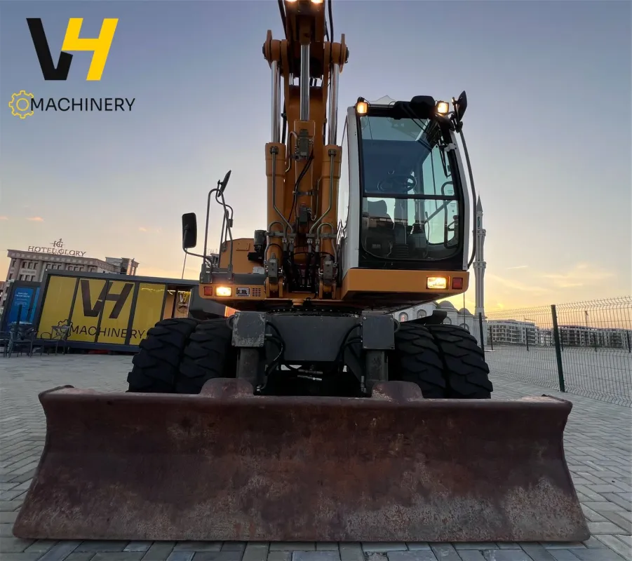 LIEBHERR - A 904 C - 14