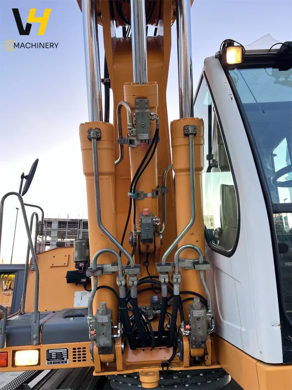 LIEBHERR - A 904 C - 18
