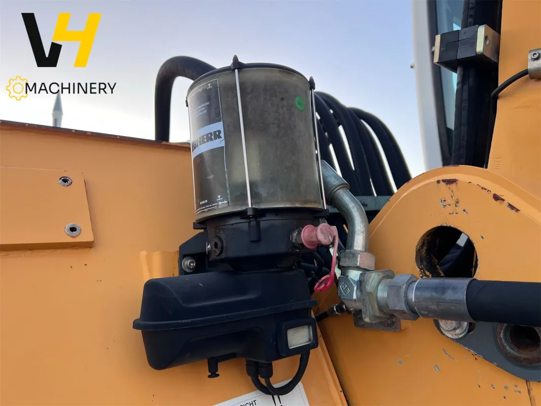 LIEBHERR - A 904 C - 24
