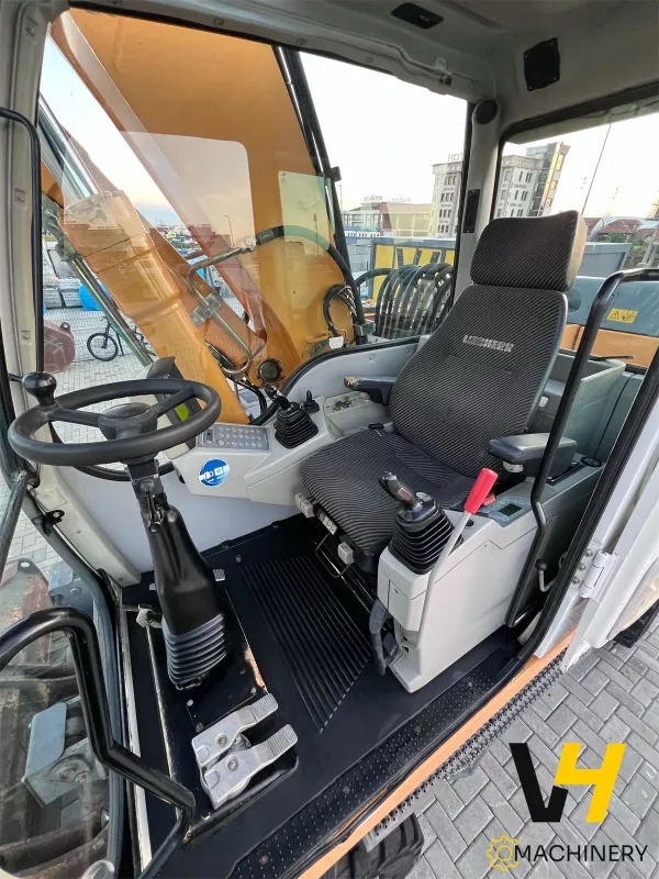 LIEBHERR - A 904 C - 26