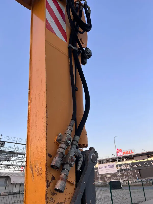 LIEBHERR - A 904 C - 28
