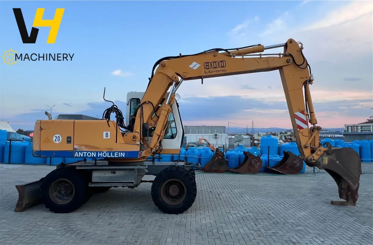 LIEBHERR A 900 B - 4