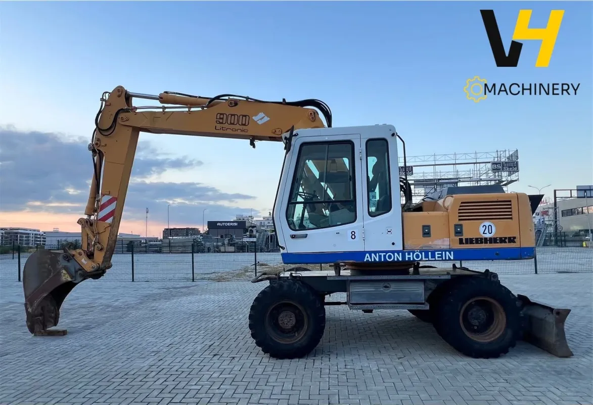 LIEBHERR A 900 B - 6