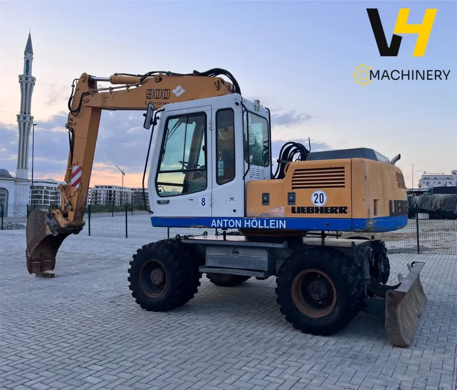 LIEBHERR A 900 B - 8