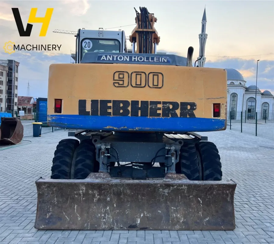 LIEBHERR A 900 B - 9