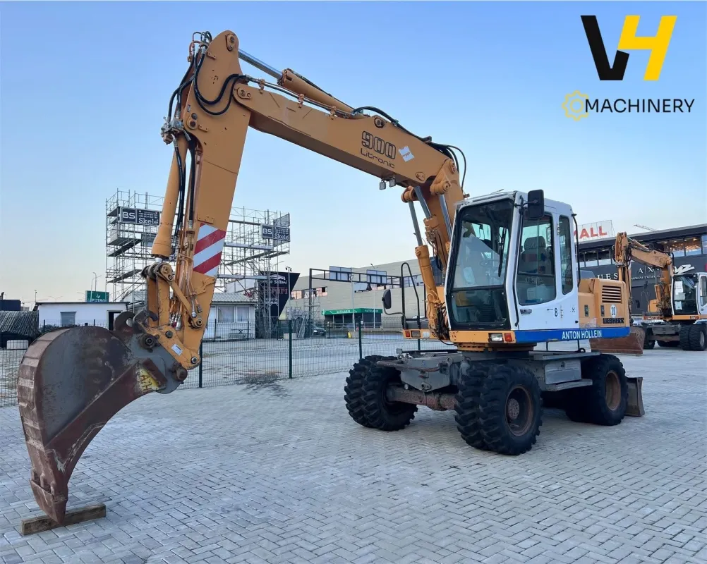 LIEBHERR A 900 B - 12