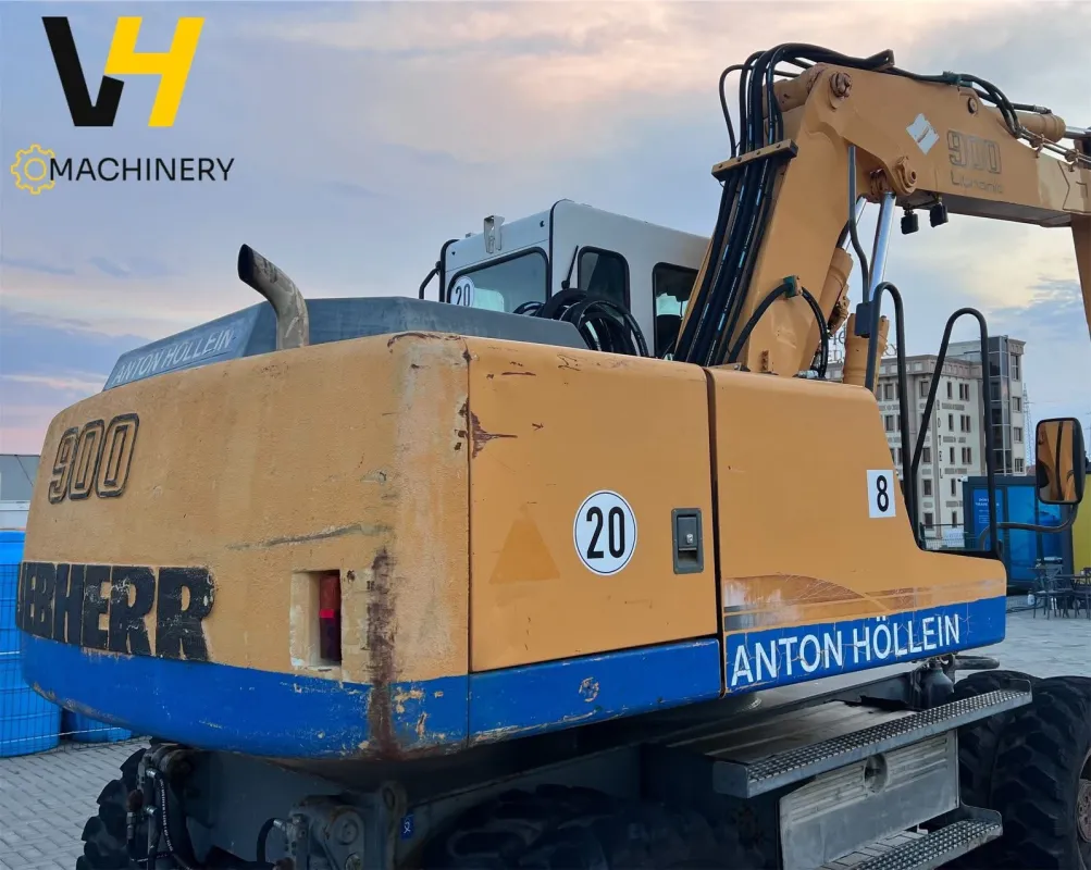 LIEBHERR A 900 B - 13
