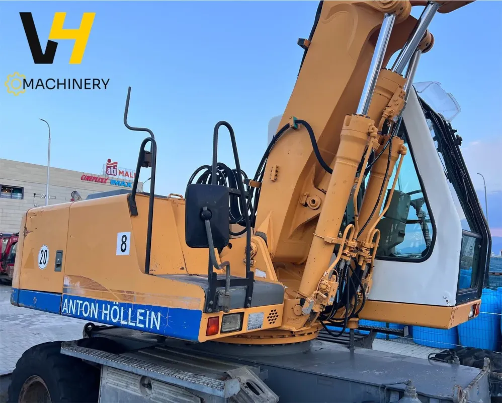 LIEBHERR A 900 B - 14
