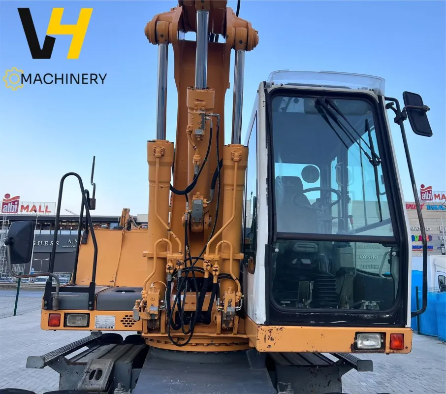 LIEBHERR A 900 B - 15