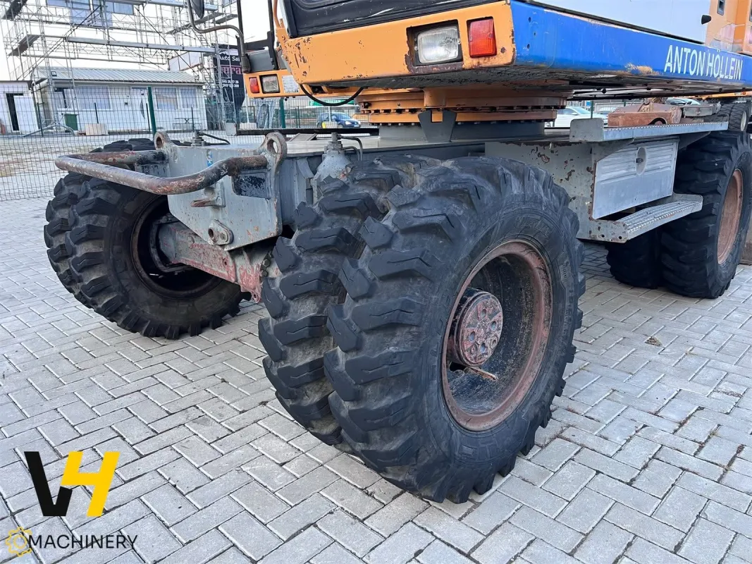 LIEBHERR A 900 B - 17