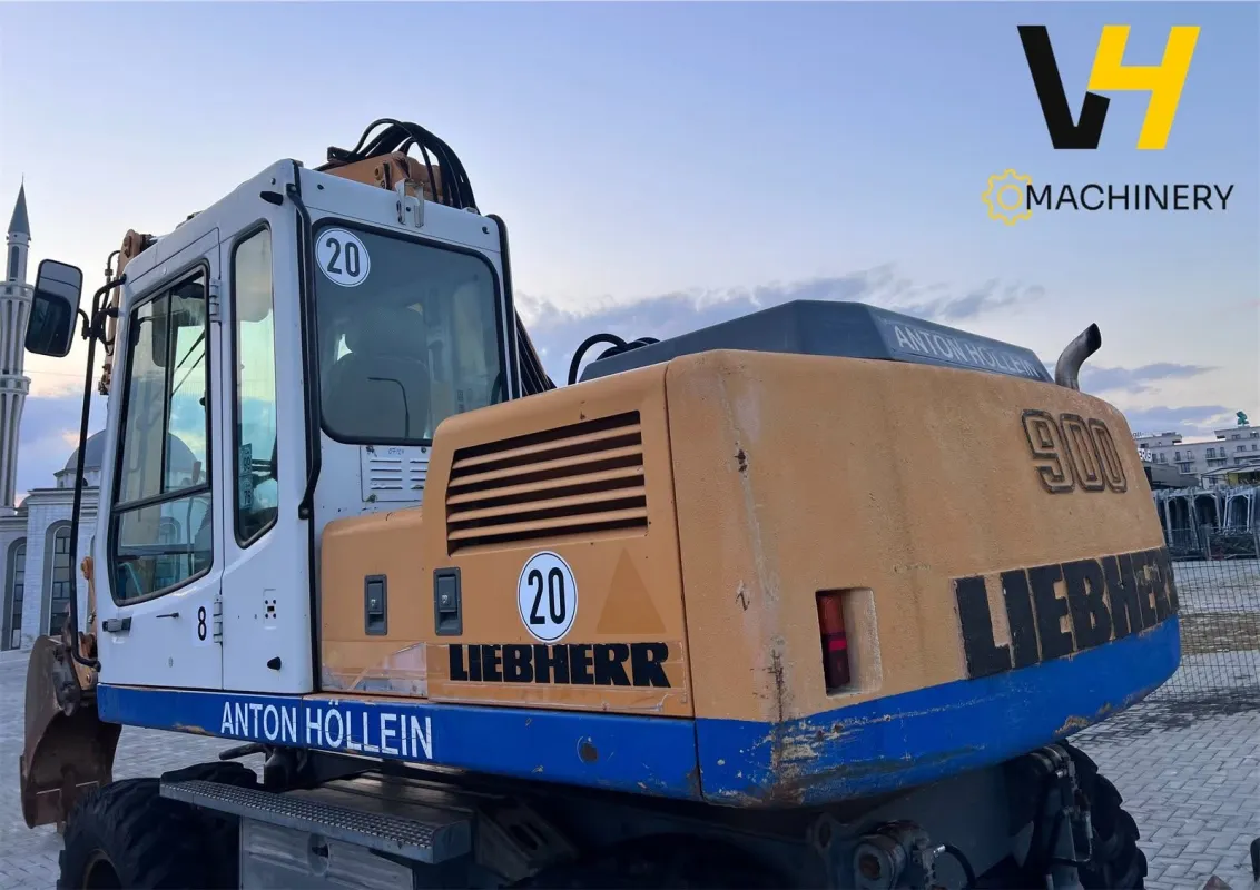 LIEBHERR A 900 B - 18