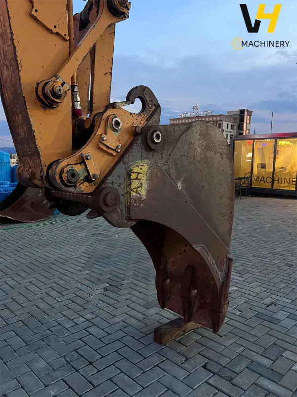 LIEBHERR A 900 B - 20