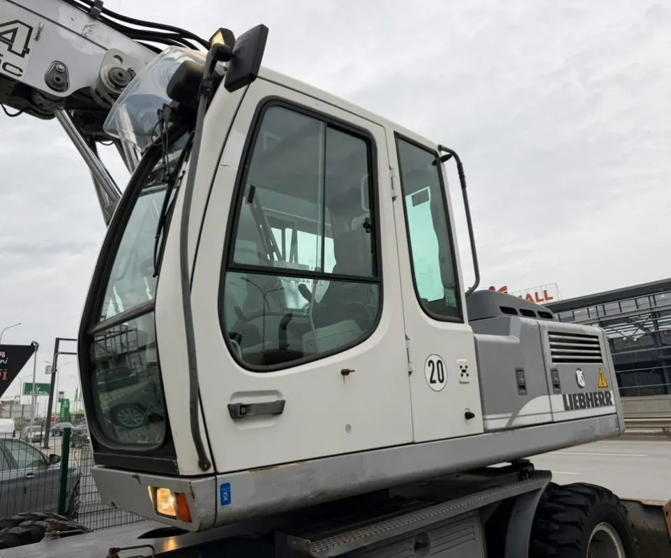LIEBHERR A 904 C - 8