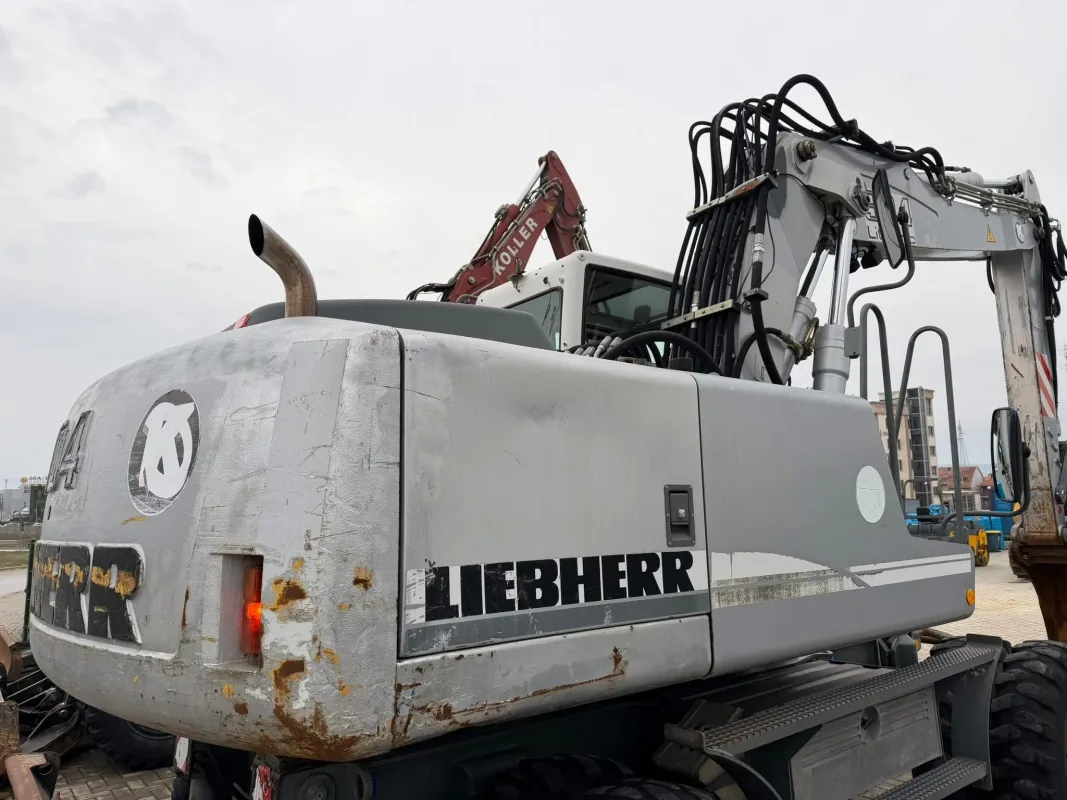 LIEBHERR A 904 C - 10