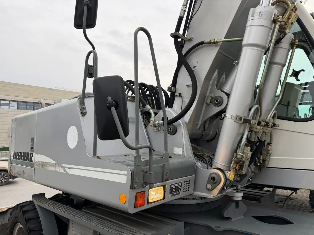 LIEBHERR A 904 C - 11