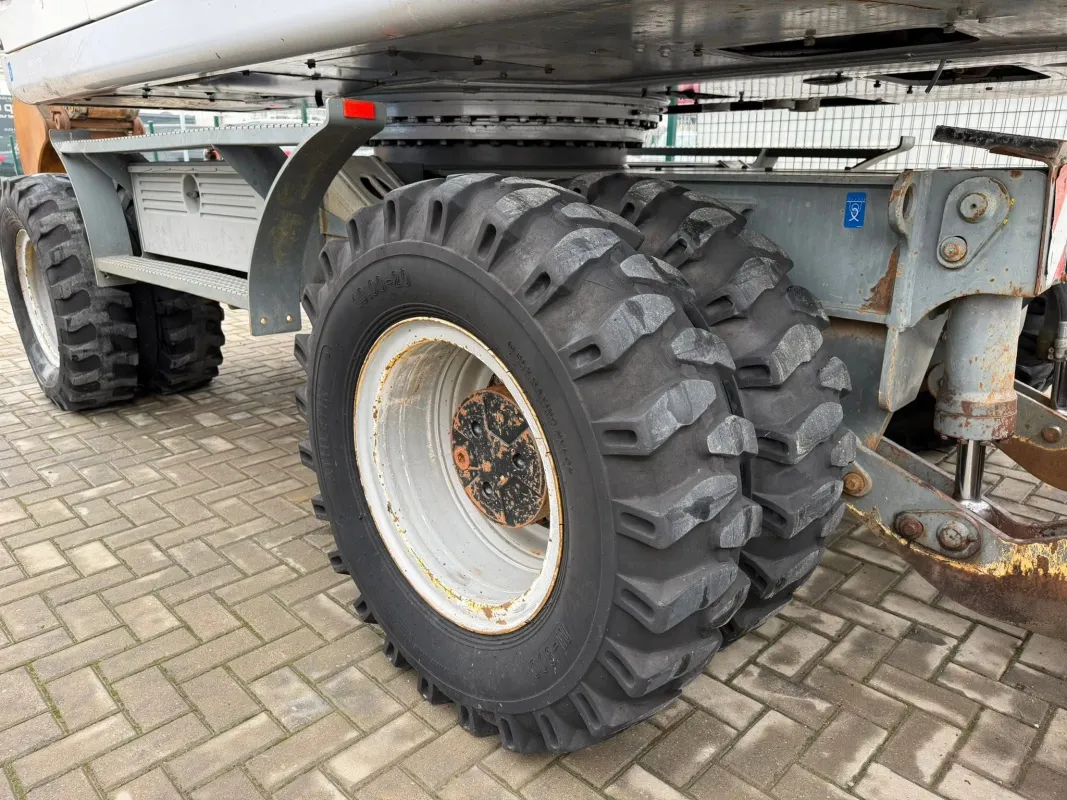 LIEBHERR A 904 C - 12