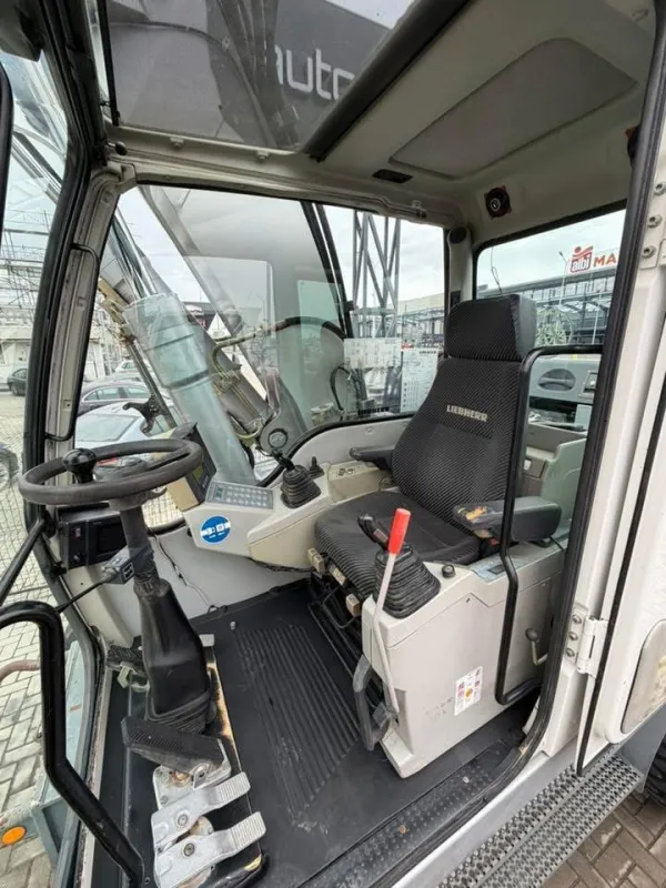 LIEBHERR A 904 C - 24
